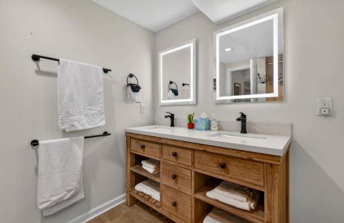 Riverfront w Hot Tub Game Room Fire Pit & More - Foto 44