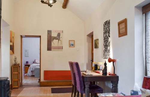 Silk Hill Stables - Photo 6