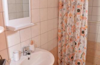 Sunny Rooms - Photo 11