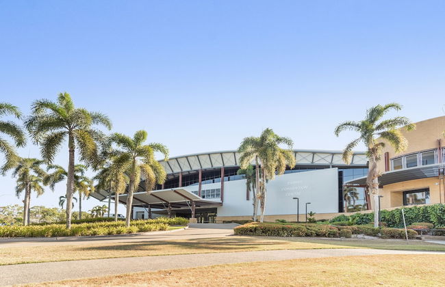 Mid City Luxury Suites - Photo 27