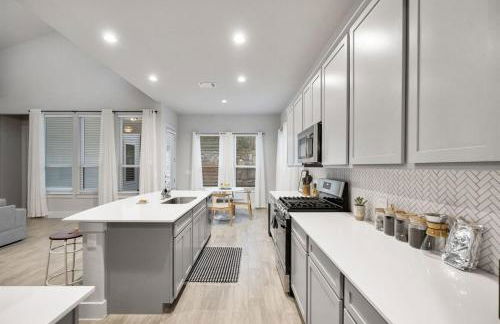 Modern and lux 4B House with Office 20 min to DT - Foto 31