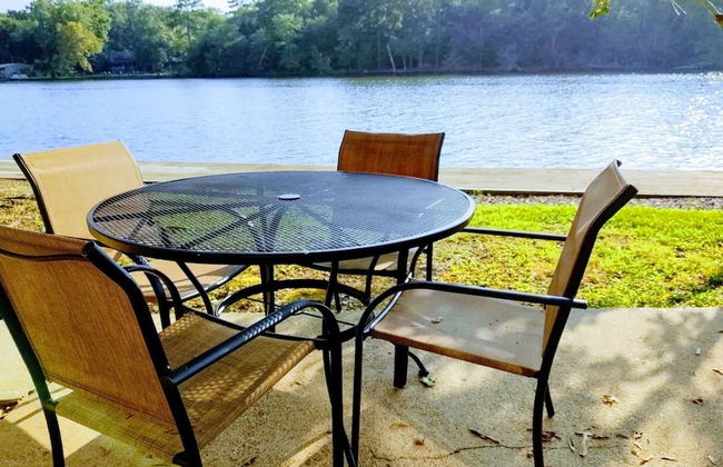 Spacious Lakeside Country Getaway - Foto 7