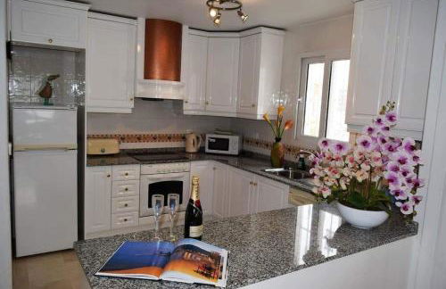 FABULOUS 2 BED 2 BATH APARTMENT ! - Foto 25