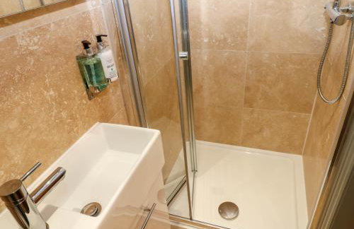 Courtyard Cottage Number 6 - Photo 12