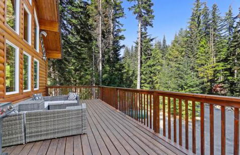Alpine Retreat at Snoqualmie Pass- 5-Min to Slopes, Private Creek, BBQ, Fireplace, Smart TVs, Kids Games, Hi-Speed Wi-Fi - Foto 4