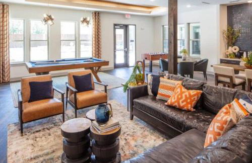 Bright 2BD 2BA Suite Gym and Pool City Center Stay - Foto 29