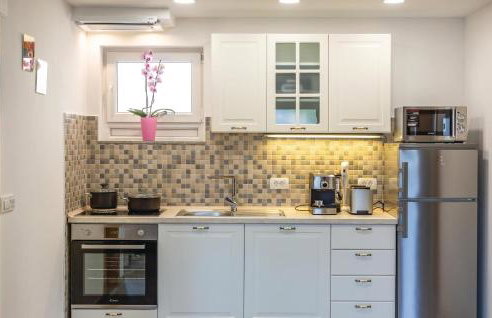 Awesome Home In Ploce With Jacuzzi - Foto 15