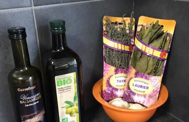 BedinReims "burgundy bottle" 110m2 Exceptional, 4 chambres doubles, 2 bain, free park & wifi, tout équipé - Foto 27