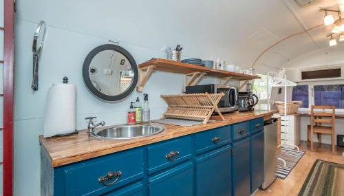 Sleek Retro Airstream Rental for Glamping for Two near Downtown Austin - Foto 4