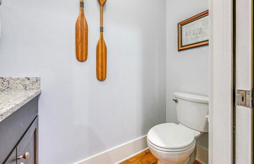 Direct Lake Access and Fire Pit Tuckasegee Cottage! - Foto 12