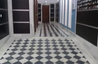 Apartamento céntrico con terraza y parking - Foto 4