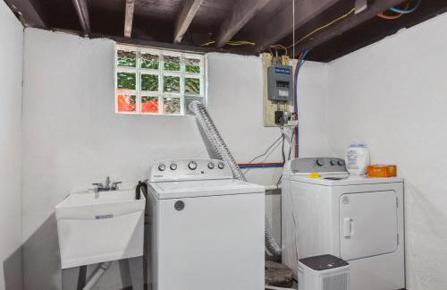 Luxury Olivewood Oasis - 13 mins to Cleveland - Foto 46