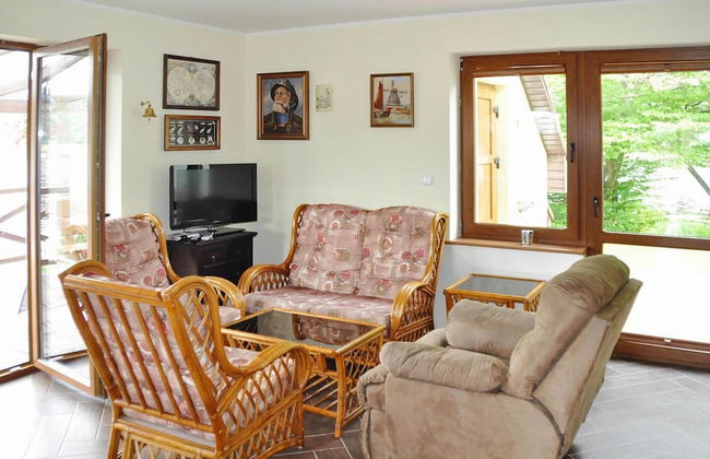 Holiday House by the Lake With a Fireplace - Photo 25