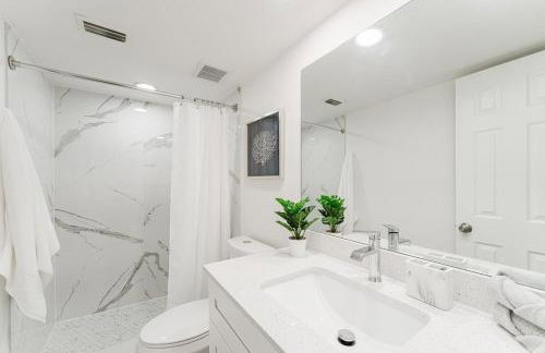 Luxury Waterfront Boca with Pool, Hot Tub and Boat Views - Photo 37