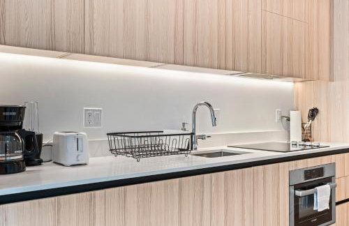 Prime Location Condo at District 225 Downtown - Foto 14