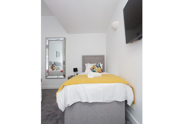 Live in Leeds Greenhill Bungalows - Photo 19