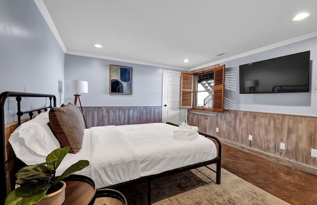 7BR Lakefront Haven Pool Hot Tub Gated 4acres - Foto 64