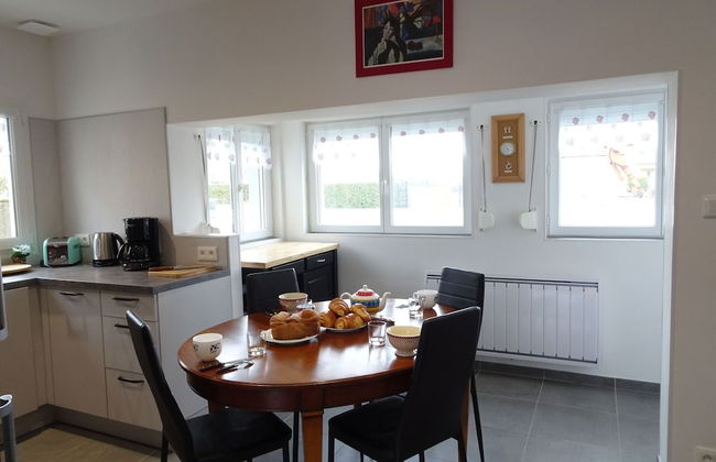 Bungalow in Gouville-sur-mer Near Beach - Photo 12