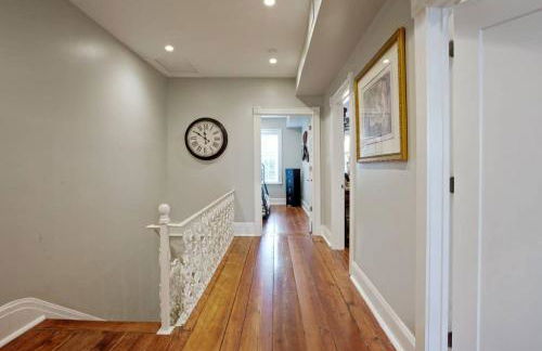 Newly Renovated 4 bed 3 bath and 2 Parking Spots - Foto 13