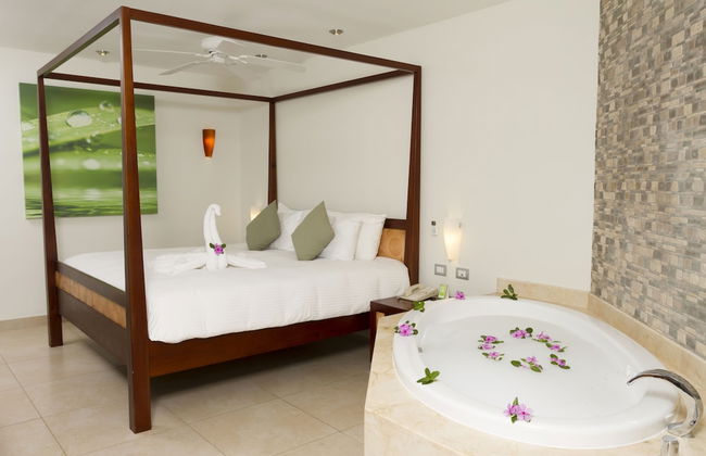 Sandos Caracol Nature Resort & Water Park All Inclusive - Photo 3