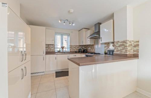 4Bed 3bath Bedford Sleeps 7 Driveway parking for 2 - Foto 3