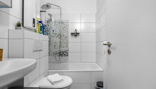 Design Luxus, Vollausstattung, 2 min Hbf Duisburg, beste Betten, 2 55" TV, Netflix, W24 - Foto 2, towels, Shower