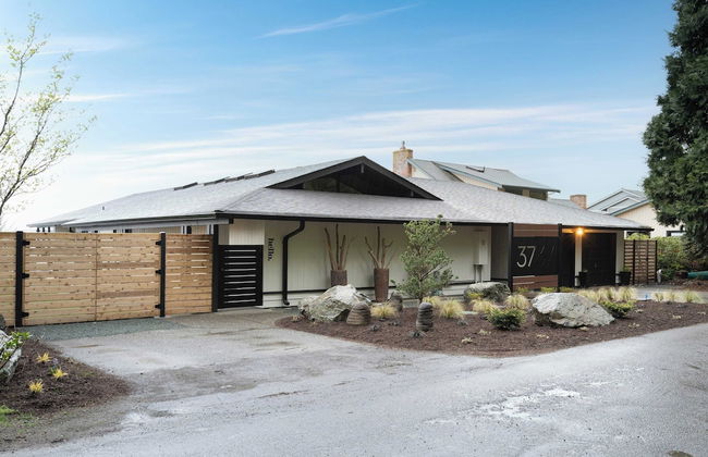 Oceanfront w/ Game Room, Fire Pit, Panoramic Views Angels Landing by Avantstay - Photo 45