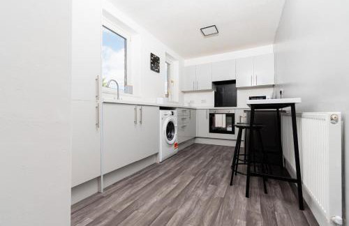 Greenbourne - 4 bedrooms Sleeps 8 free parking - Foto 2