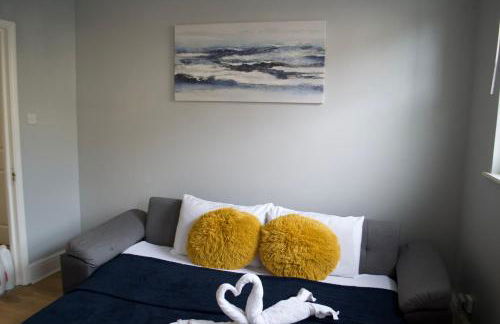 Stylish 2-Bed Garden Flat, 5 Mins to Brixton - Photo 59