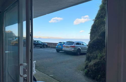 Beach Court Ground Floor - Cosy Apartment with Sea Views - Photo 4