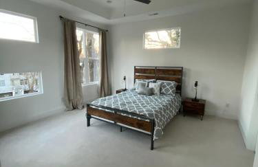 Entire Home Close to BOA Stadium & City - Foto 40