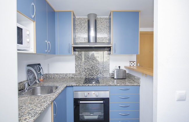 Beautiful Apartment With View - Photo 12