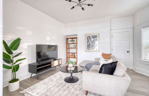 The 2BR Soul Lounge - 91 WalkScore - Photo 18