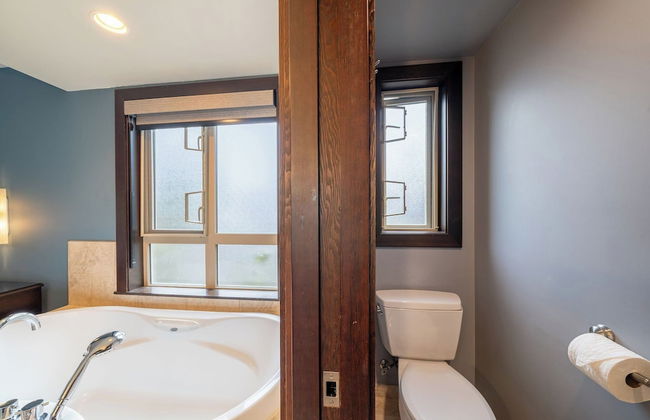 Sunrise Ridge Waterfront Resort - Photo 28