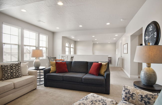 All Inn the Family - Photo 12