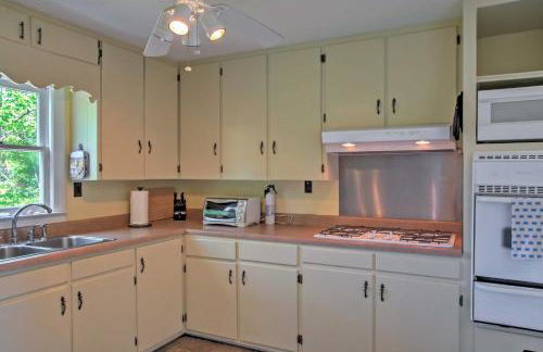 Secluded and Quiet Coastal Home 1 Mile to Boat Ramp - Foto 6