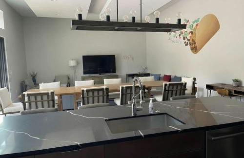 Modern 2-Home Private Oasis w Pool Hot Tub in DT - Foto 5