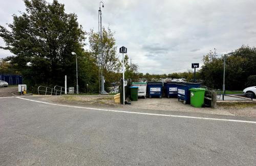 BrightOwl Waterside Narrowboat Cottage Experience - Foto 38