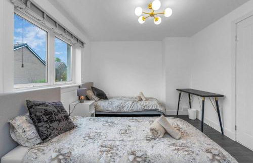 West Lothian 5 Beds + car space - Photo 18