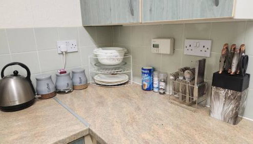 Peterborough Nice House with garden free parking - Foto 3
