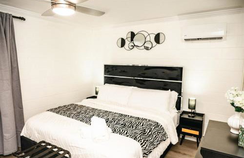 KLIZZ Suites - Photo 61