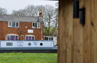 Cosy Canal-side lodge with log burner - Foto 44