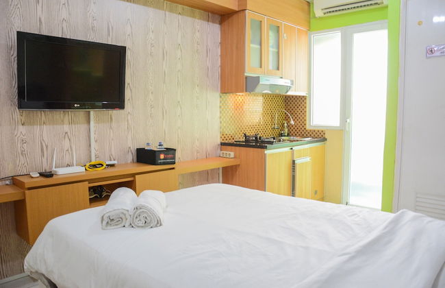 Stylish and Comfortable Studio Green Pramuka Apartment - Photo 4