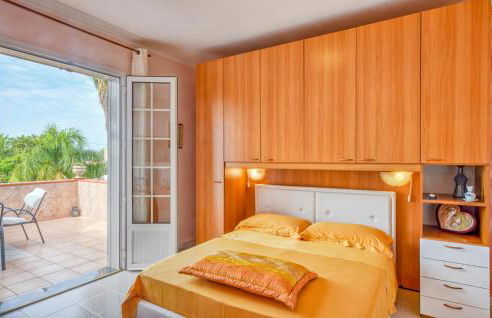 Amazing Home In Siracusa With Wifi - Photo 5