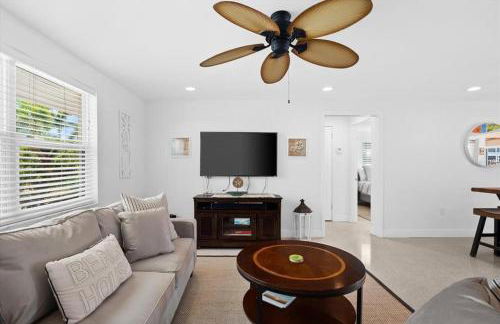 Private Village Home with Heated pool & spa with private front courtyard - Photo 72