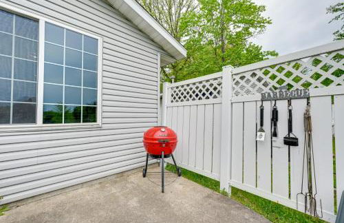 Lakeside Cabin with Fire Pit Near Pine Point Park! - Foto 21