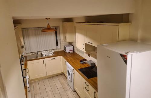 L & J ESCAPES- 4 BEDROOMs SUITABLE FOR CONTRACTORS AND FAMILIES- LARGE PRIVATE PARKING-10 MINUTES TO M6 JUNCTION 9 - Foto 11