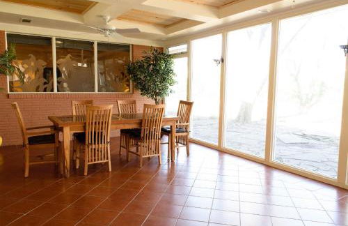 Oakwood Manor - Steps to Oaklawn, minutes to Downtown, Lakes, More - Foto 23