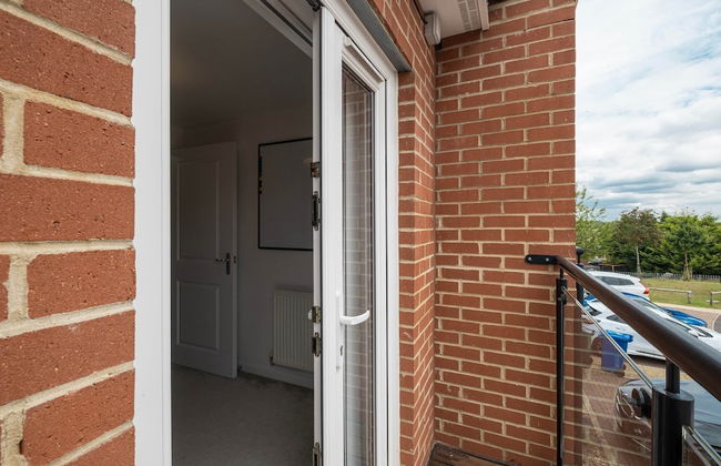 3 Bedroom and 2 Bath House with Balcony - Foto 47