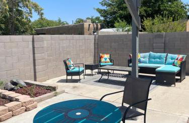 Comfy, contemporary quiet retreat vacation home with views - Foto 2